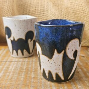 CONJUNTO DE 2 CANECAS<br /> Família Sapequinha<br>Azul e branco