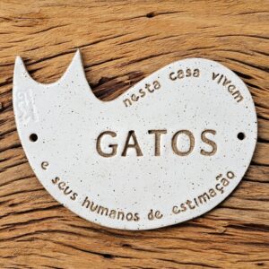 PLACA DECORATIVA MARICOTA<br /> Humanos de Estimação <br />  Off White