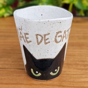 CANECA ONDULADA VELVY<br /> Mãe de Gato<br>Off-white, preto e verde