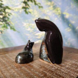 Pequena escultura de gato em cerâmica MADONNA Q MIA Preto e preto glitter