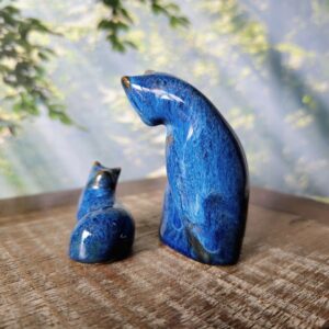 Pequena escultura de gato em cerâmica MADONNA Q MIA azul royal